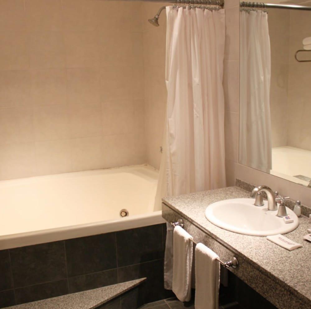 Howard Johnson By Wyndham San Pedro Ngoại thất bức ảnh