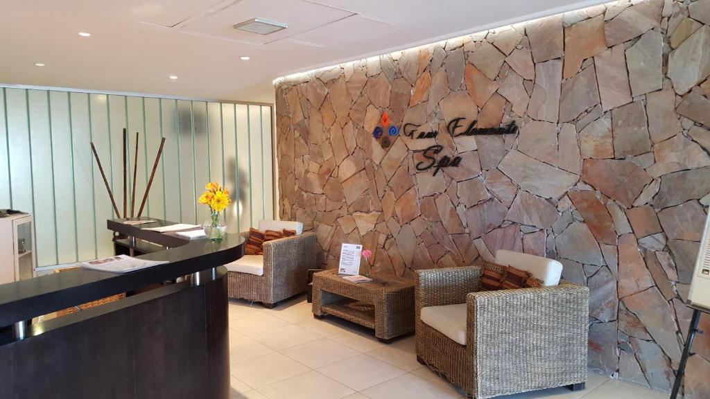 Howard Johnson By Wyndham San Pedro Ngoại thất bức ảnh